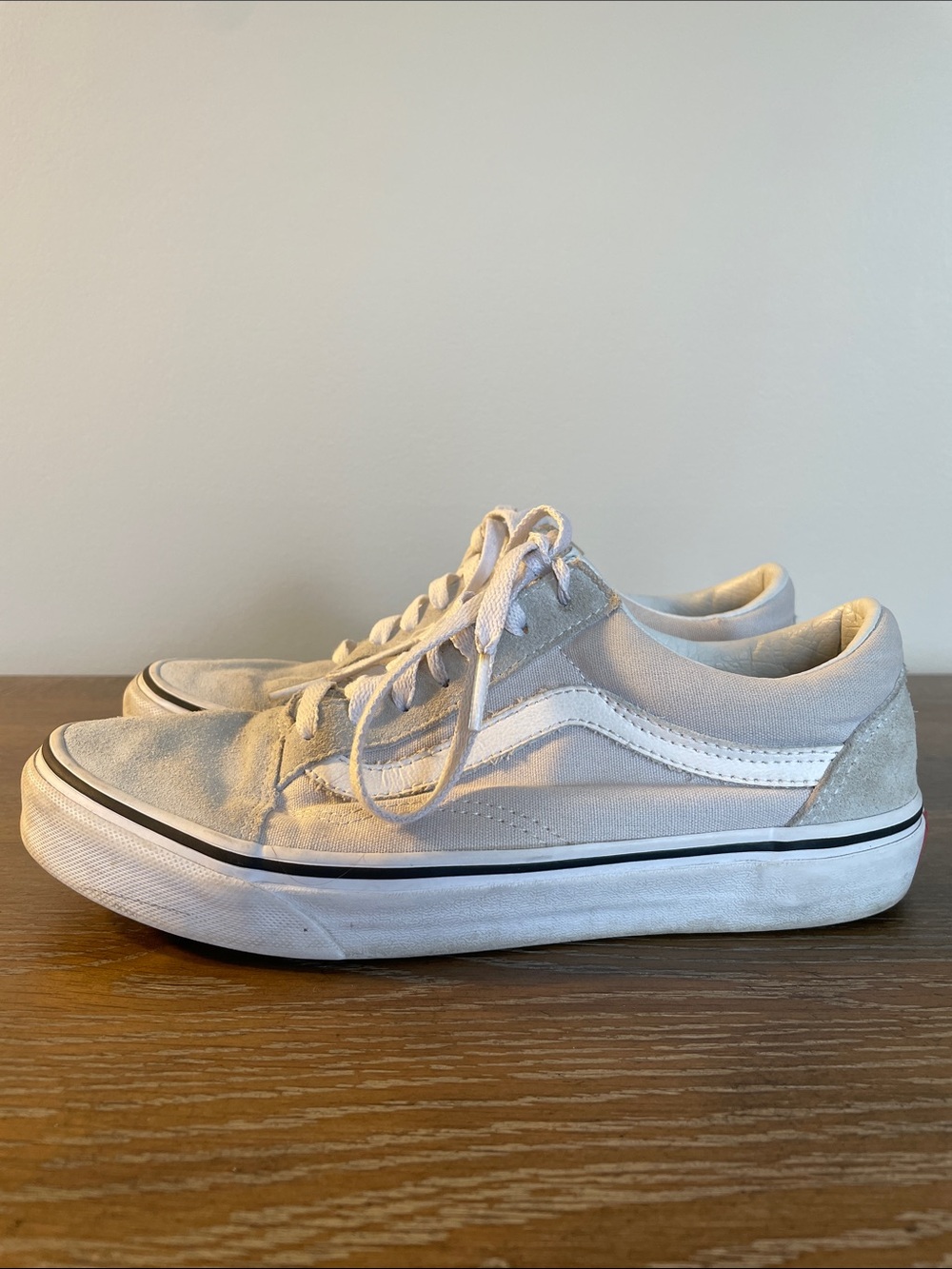 Vans Low-Top Suede Sneakers in Light Gray and White - Picture 4 of 8